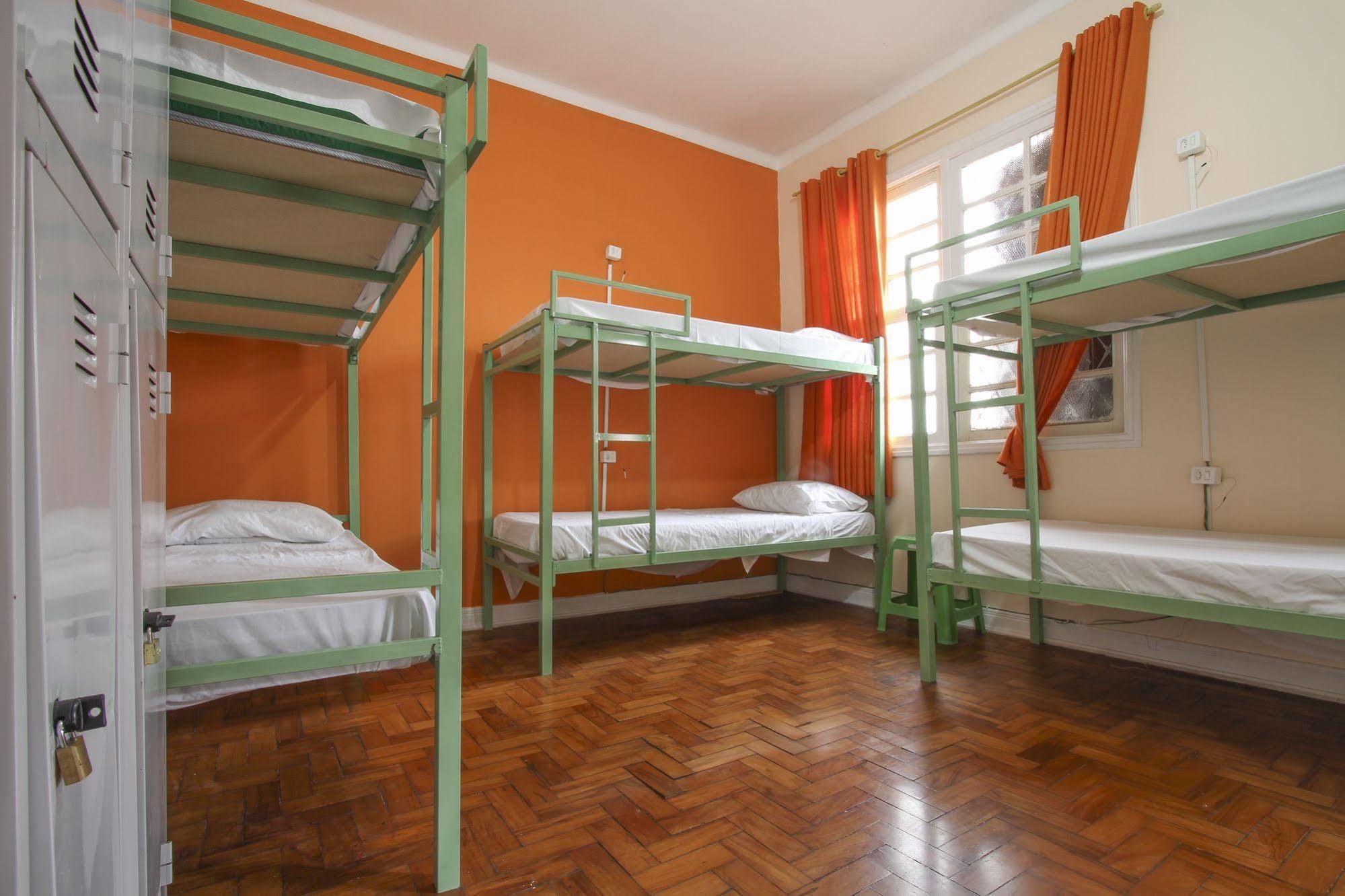 Santos Hostel *