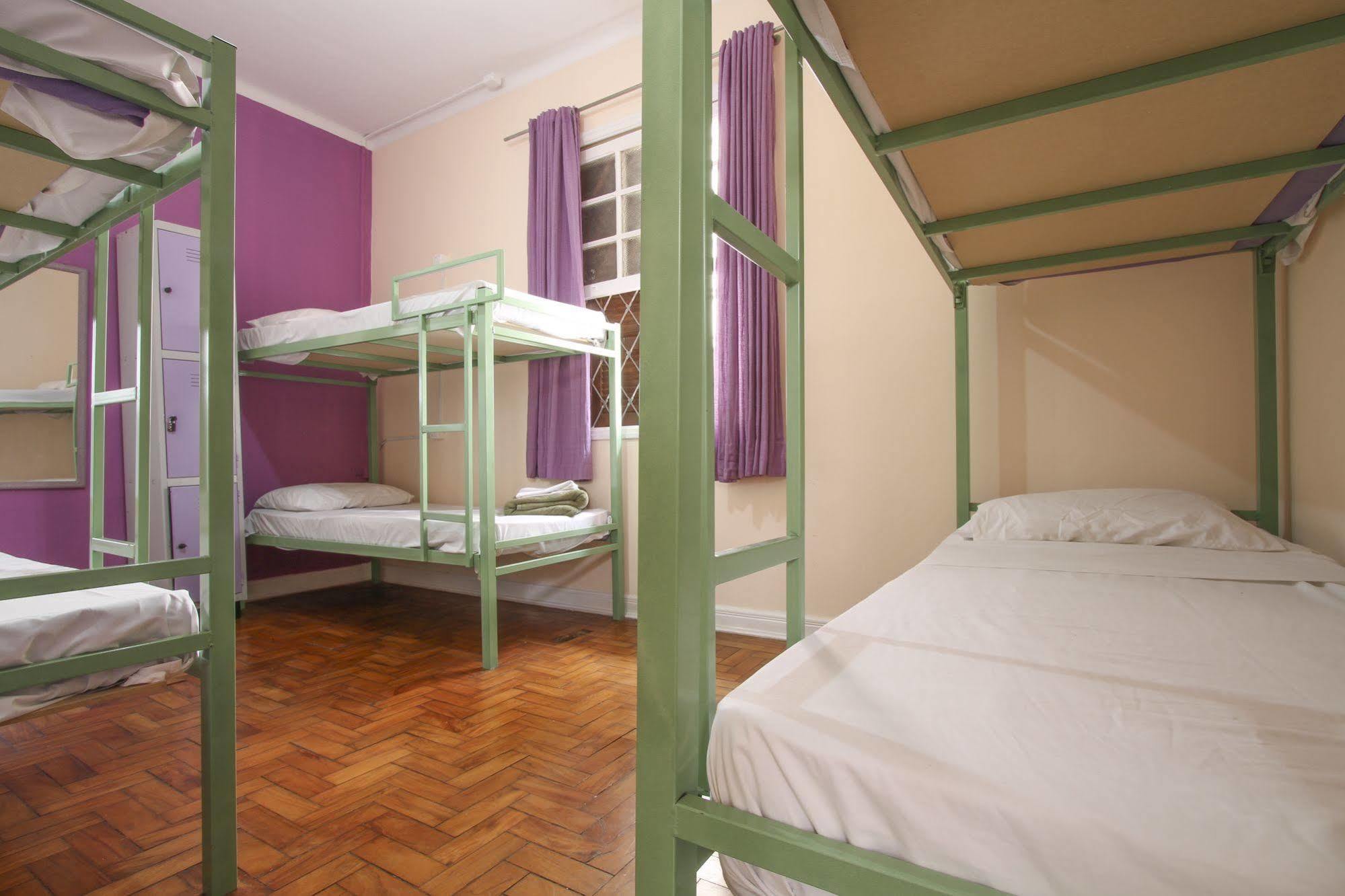 Santos Hostel *